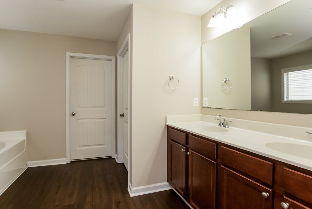 Building Photo - 275 Shaw Dr