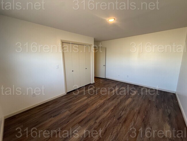 Building Photo - 3113 S Bunker Hl Dr