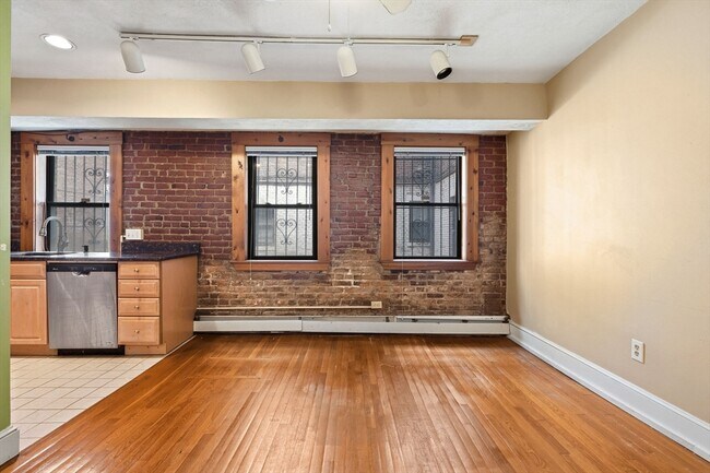 Building Photo - 111 Jersey St
