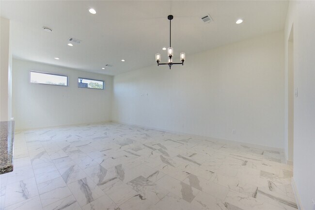 Building Photo - 2928 El Fenice Ln