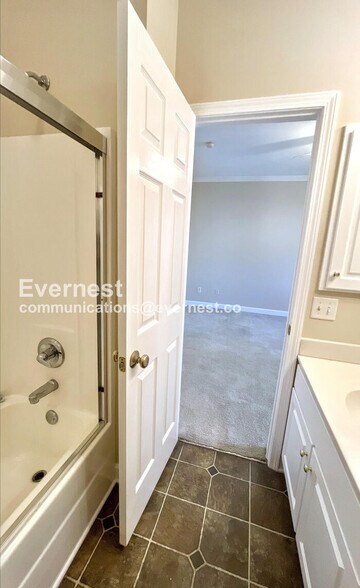 Building Photo - 101 W Bush St