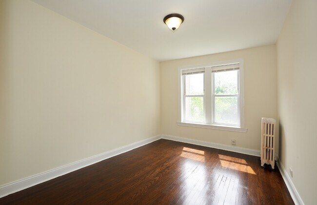 Building Photo - 3223 W Ardmore Ave