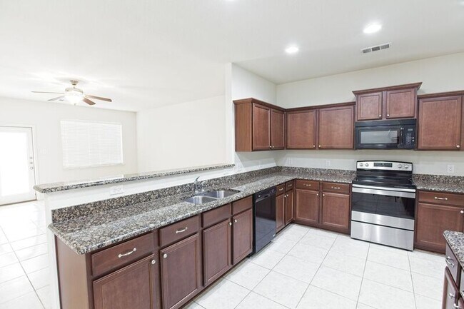 Building Photo - 1829 Persimmon Dr