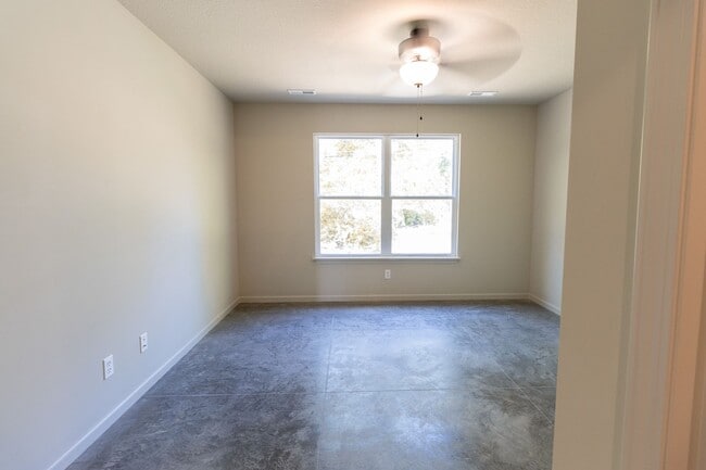 Building Photo - 3 Bed, 2 Bath New Build Home