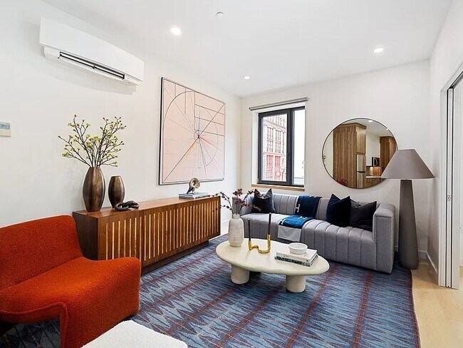 Building Photo - 87 Oxford St