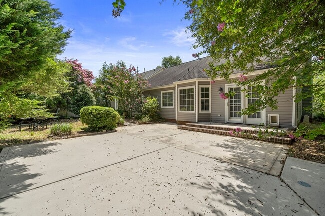 Building Photo - Beautiful 3 Bedroom Ranch Home Located In Ballantyne Area