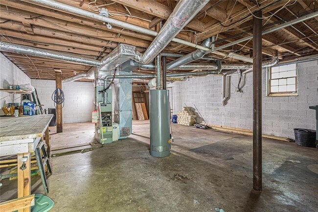 Building Photo - 850 Red Barn Rd