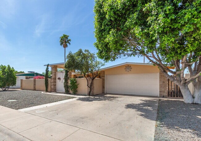 Building Photo - ASU Rooms for Rent – All Utilities Include...