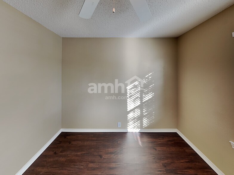 Building Photo - 1420 Mosscreek Dr