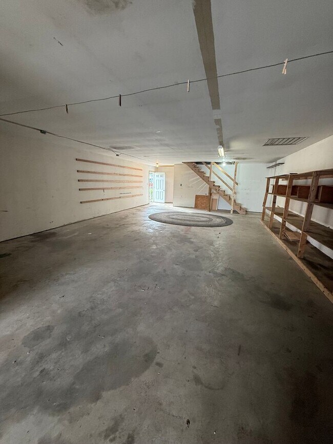 Building Photo - 2 bedroom possibly 3 with oversized Garage/Work Shop in Newville