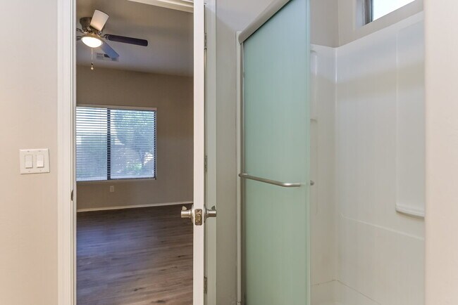 Building Photo - 405 East Placita Nodo