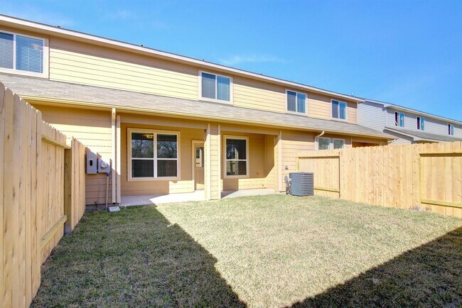Building Photo - 3914 Lexington Manor Ct