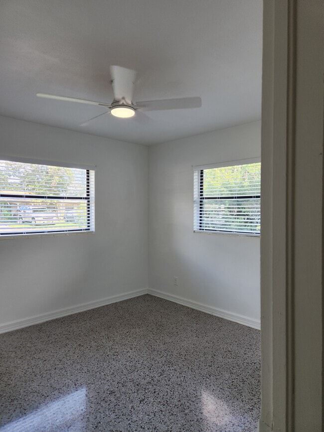 Building Photo - 1005 N Bracewell Dr