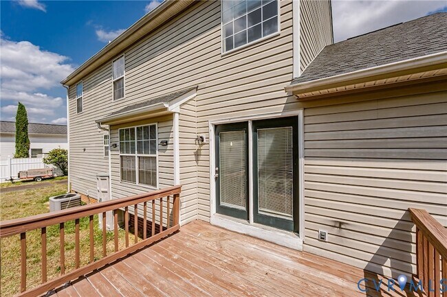 Building Photo - 811 Kiefer Field Ct