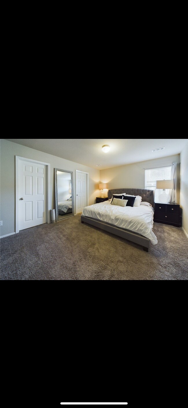 Building Photo - 901 Belhaven Rd