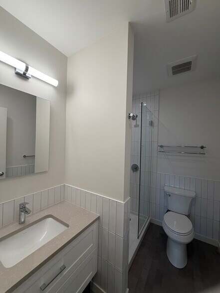 Building Photo - 59 Longwood Ave