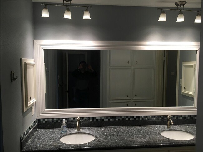 Building Photo - 2950 Glenn Lakes Ln