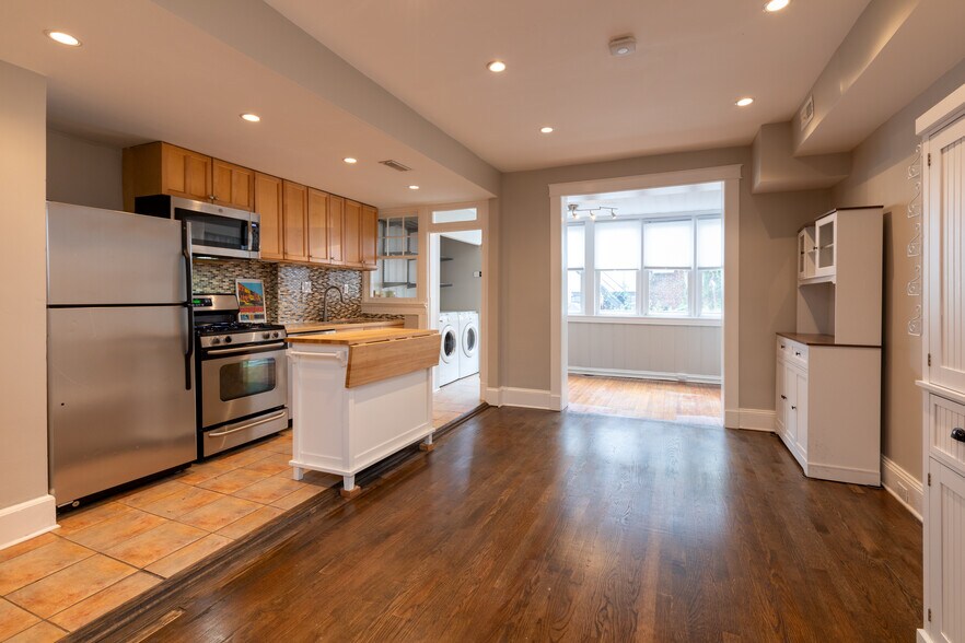 Building Photo - 1234 Owen Pl NE