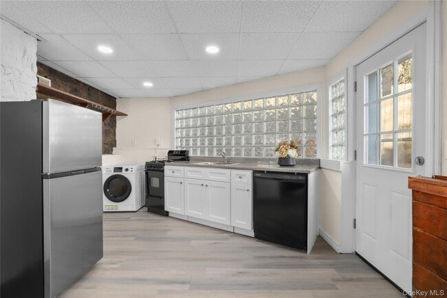 Building Photo - 63 Seaview Ave