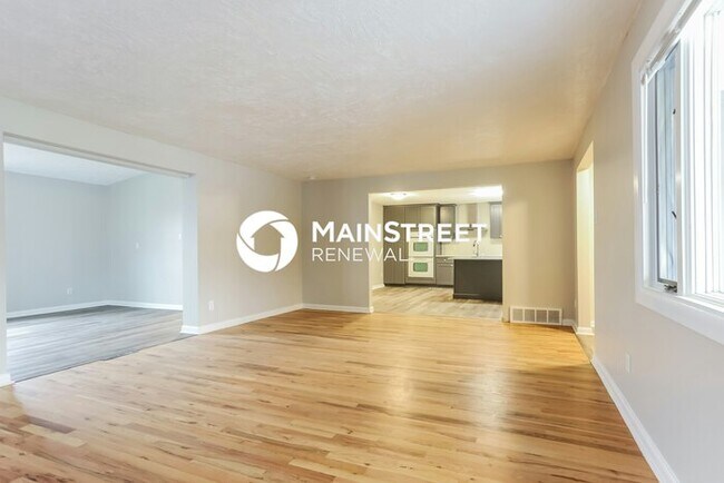 Building Photo - 4 Bedroom Pet-Friendly Home in AURORA, CO with Main Street Renewal