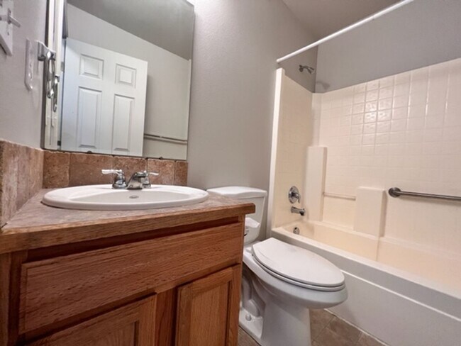 Building Photo - Beautiful single level home in Meridian with Community Pool!!