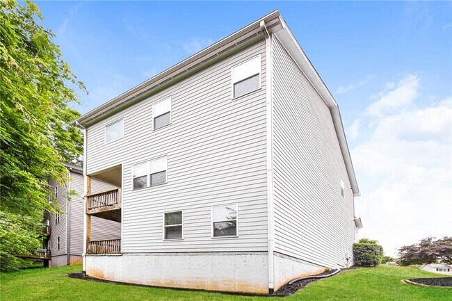 Building Photo - 109 Cessna Dr