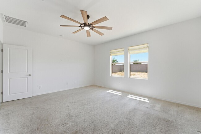 Building Photo - Modern Litchfield Park Home | 4 Bed, RV Gate + Open Kitchen