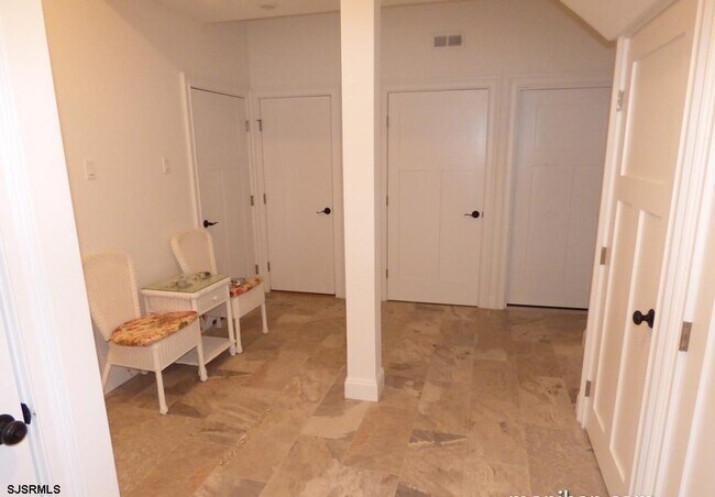 Building Photo - 153 Asbury Ave