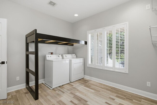 Building Photo - 5130 Amanda Ln