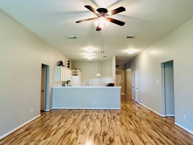 Building Photo - 1404 Helmsley Dr