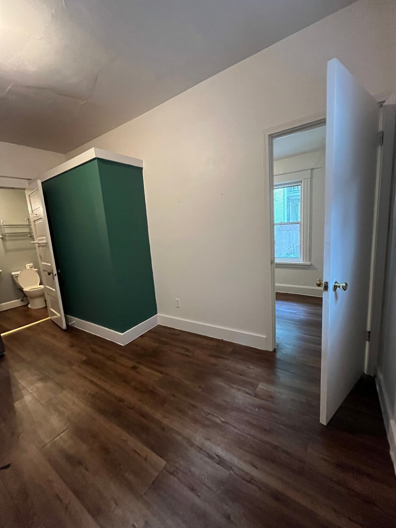 back apartment - 1049 Spaight St