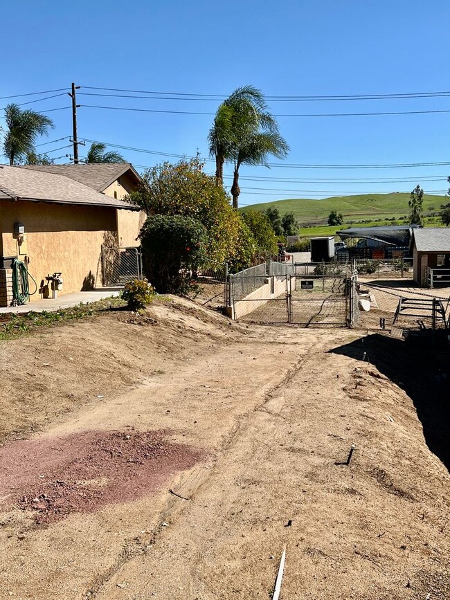 Building Photo - Norco Horse Property