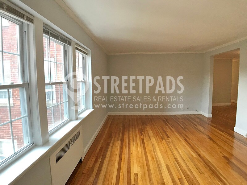 Building Photo - 1141 Beacon St