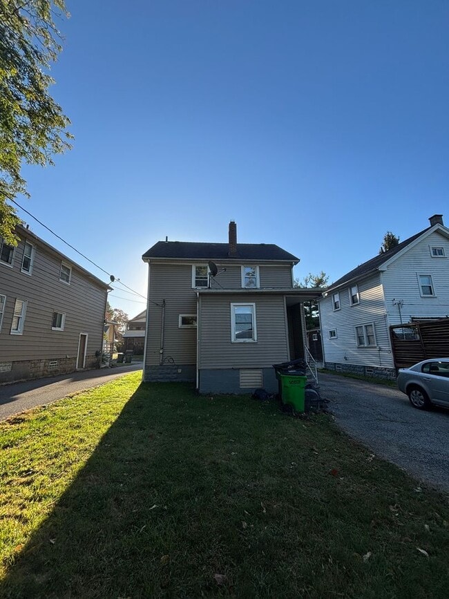 Building Photo - Beautifully Renovated 3-Bedroom Home – Sec...