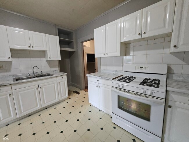 Building Photo - 1801 S Luick Ave