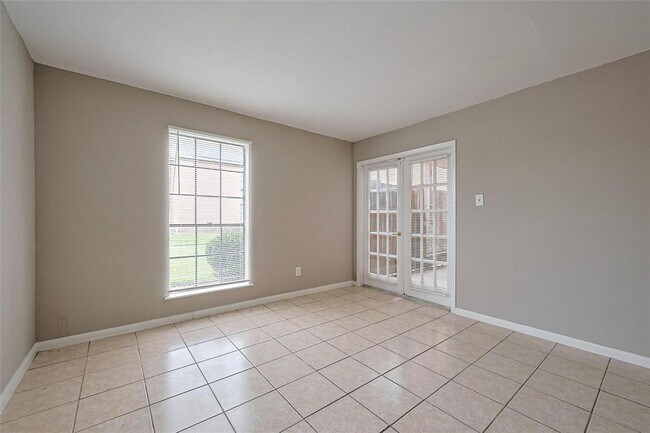 Building Photo - 9090 S Braeswood Blvd