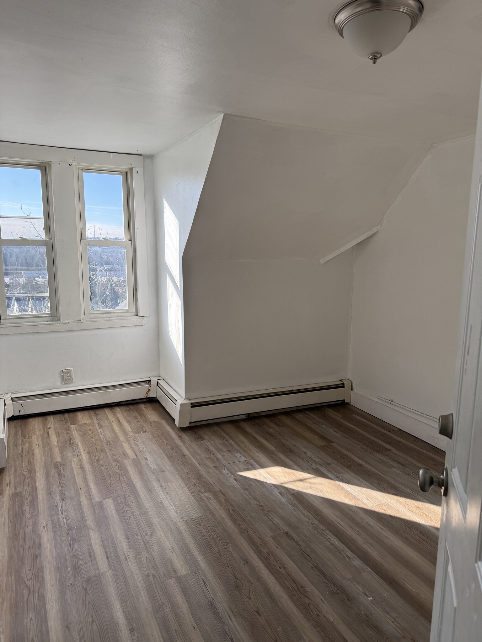 Building Photo - 103 Walnut St