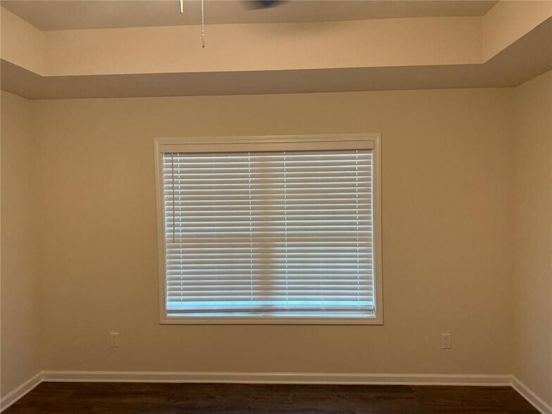 Building Photo - 635 Ben Higgins Rd