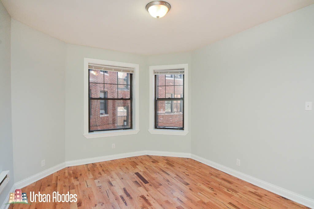 Building Photo - 4415 N Wolcott Ave