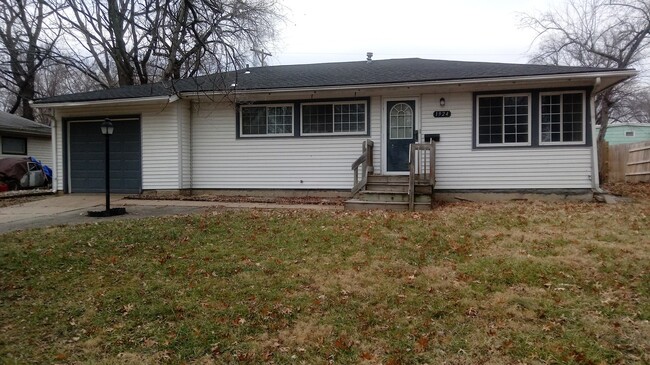 Building Photo - 3BR rancher with appliances and garage. Pr...