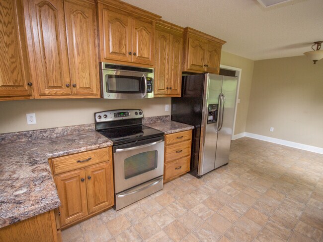 Building Photo - 3 Bedroom 2 Bath in Ardmore City!