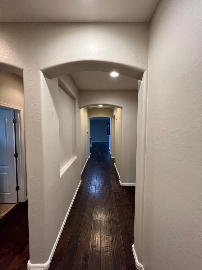 Building Photo - This is a great home located in Seville