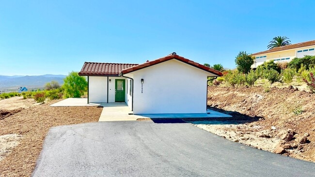 Building Photo - Beautiful Newer Custom Construction Detach...