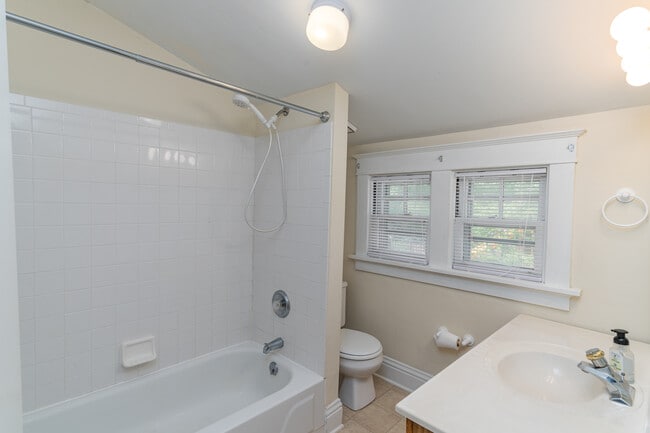 Building Photo - 601 Rushton Rd