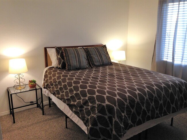 Building Photo - LOFT STYLE 2 Bed/1 Bath Near the Ocean ** ...