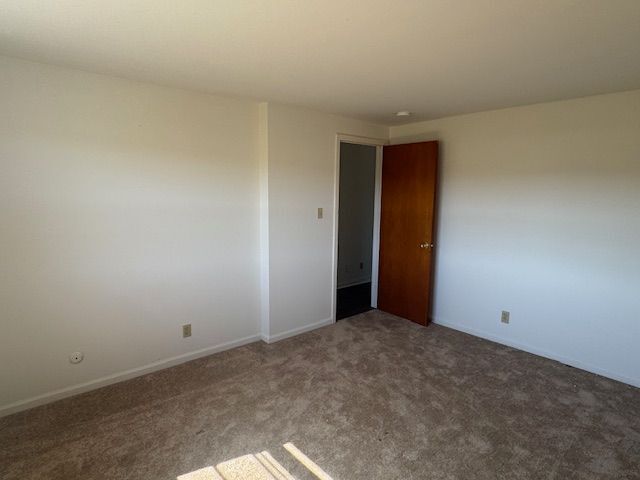 Building Photo - 646 W Main St