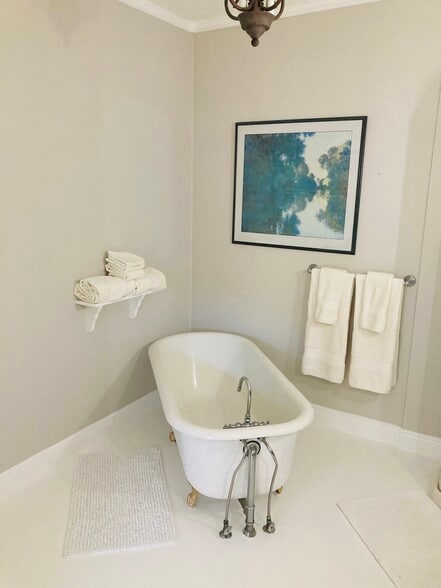 Separate Clawfoot tub - 1615 Pomona St
