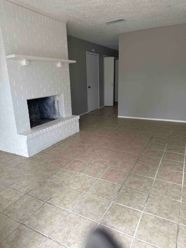 Building Photo - For Sale or Lease