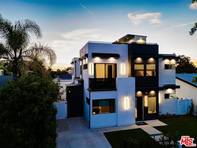 Building Photo - 5929 Hesperia Ave