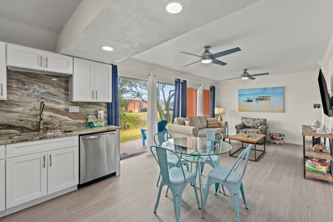 Building Photo - 4000 Gulf Terrace Dr
